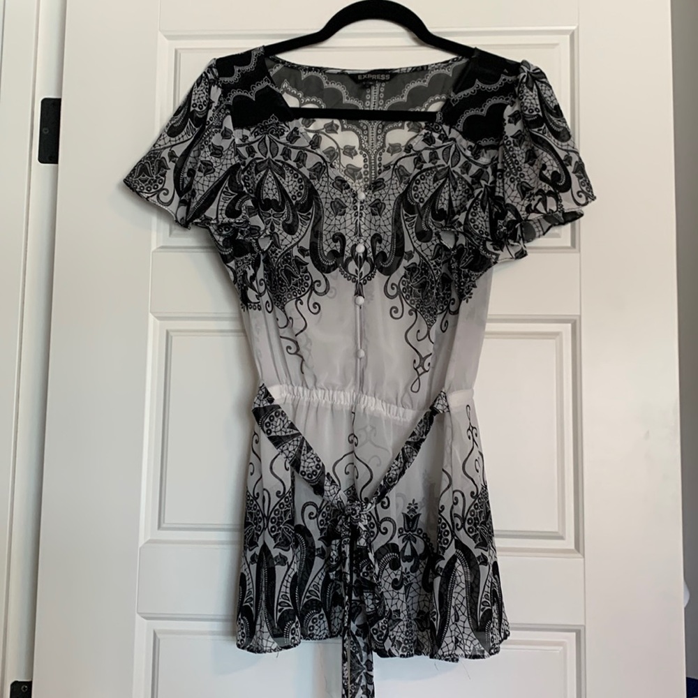 Express patterned top